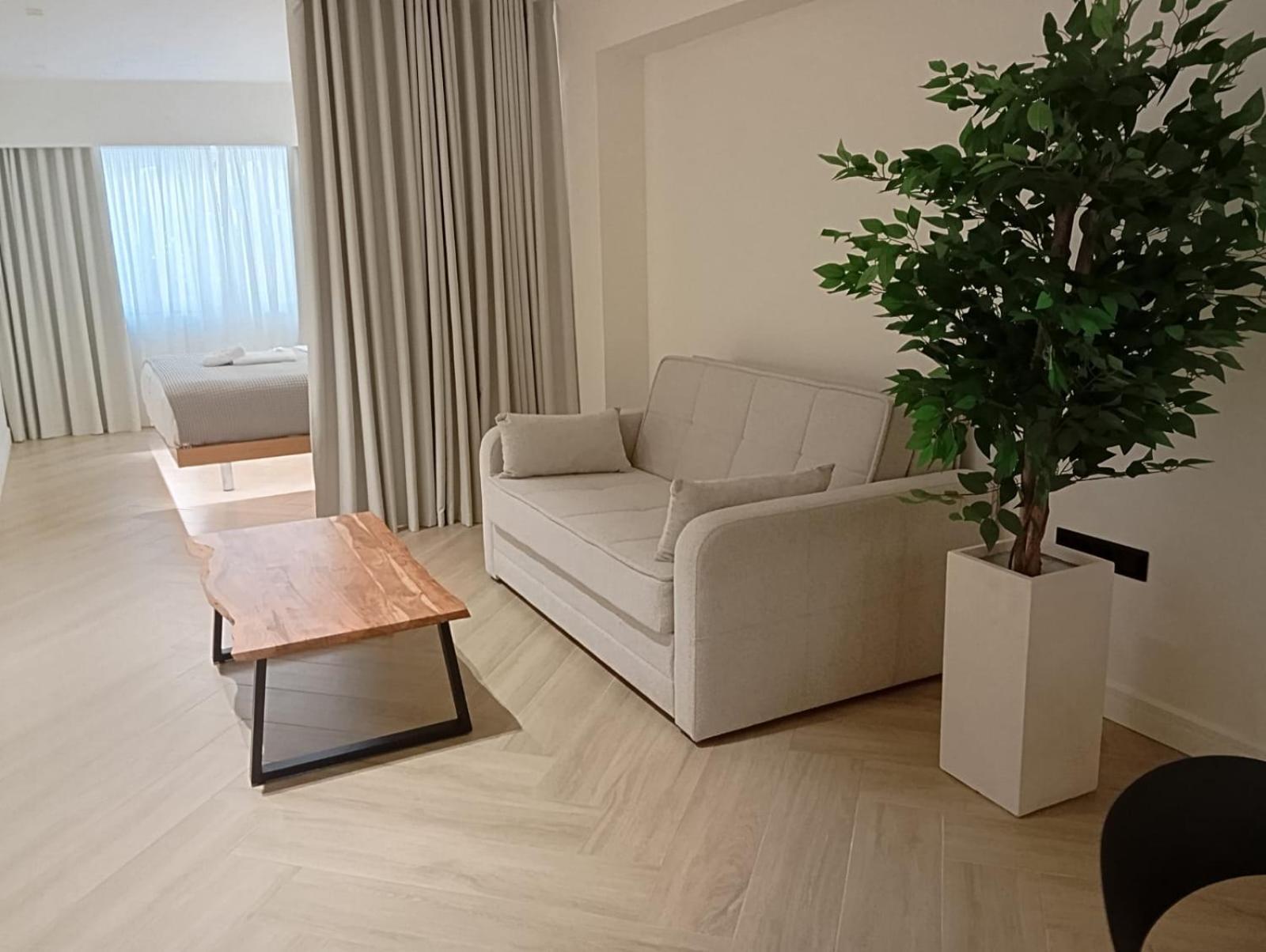 Апарт отель Triple A - Near Ermou Shopping Street - Family Hospitality - Free Parking! Афины Экстерьер фото